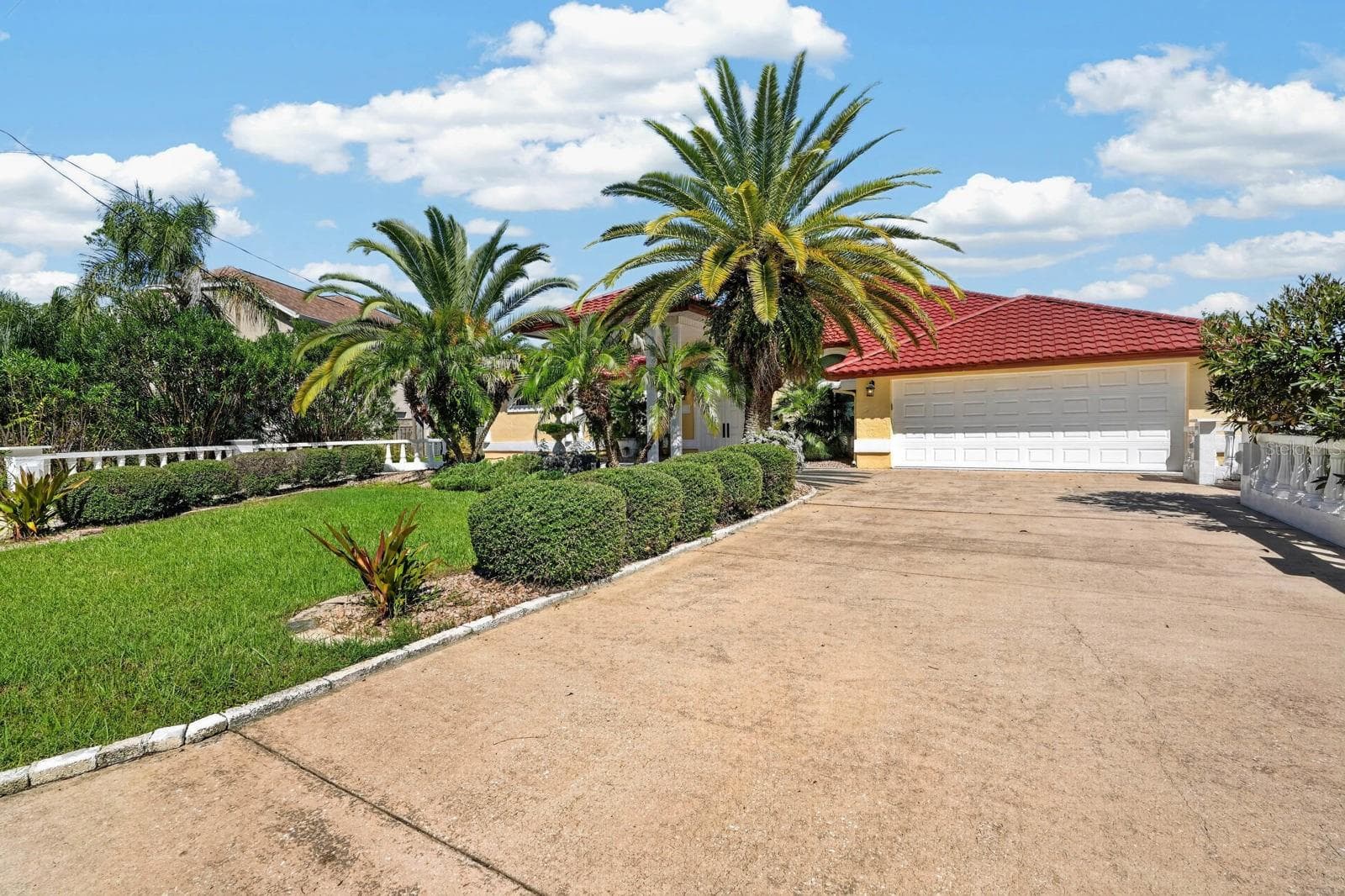 Impressive Home with Mature Palms - 74 COVINGTON LN, PALM COAST