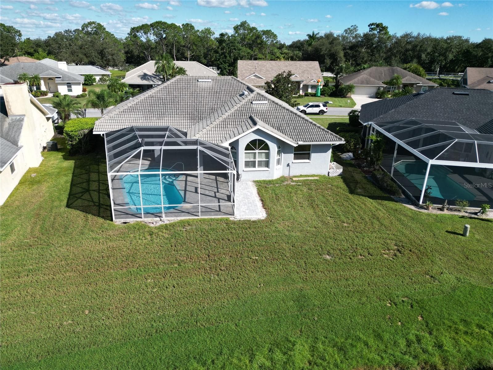 backside view - 5829 CARRIAGE DR, SARASOTA