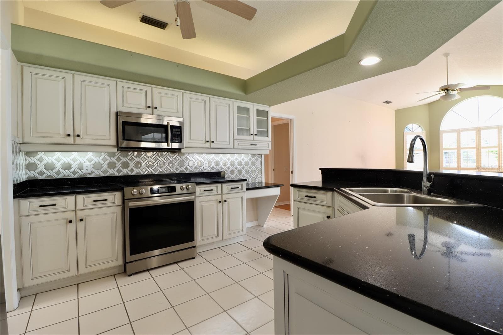 Kitchen - 5829 CARRIAGE DR, SARASOTA