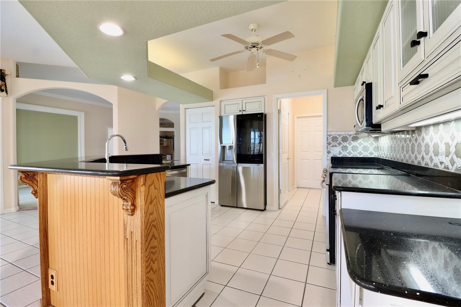 Kitchen - 5829 CARRIAGE DR, SARASOTA
