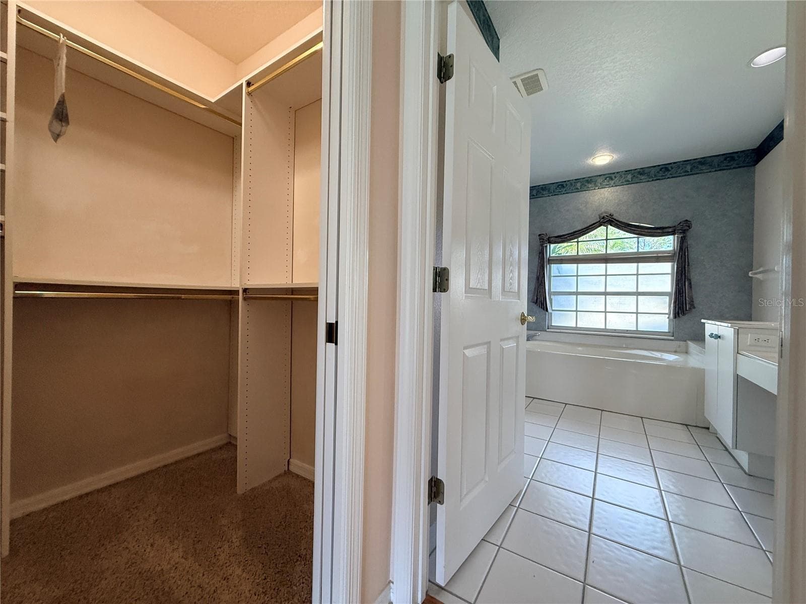 Master Bedroom Closet - 5829 CARRIAGE DR, SARASOTA