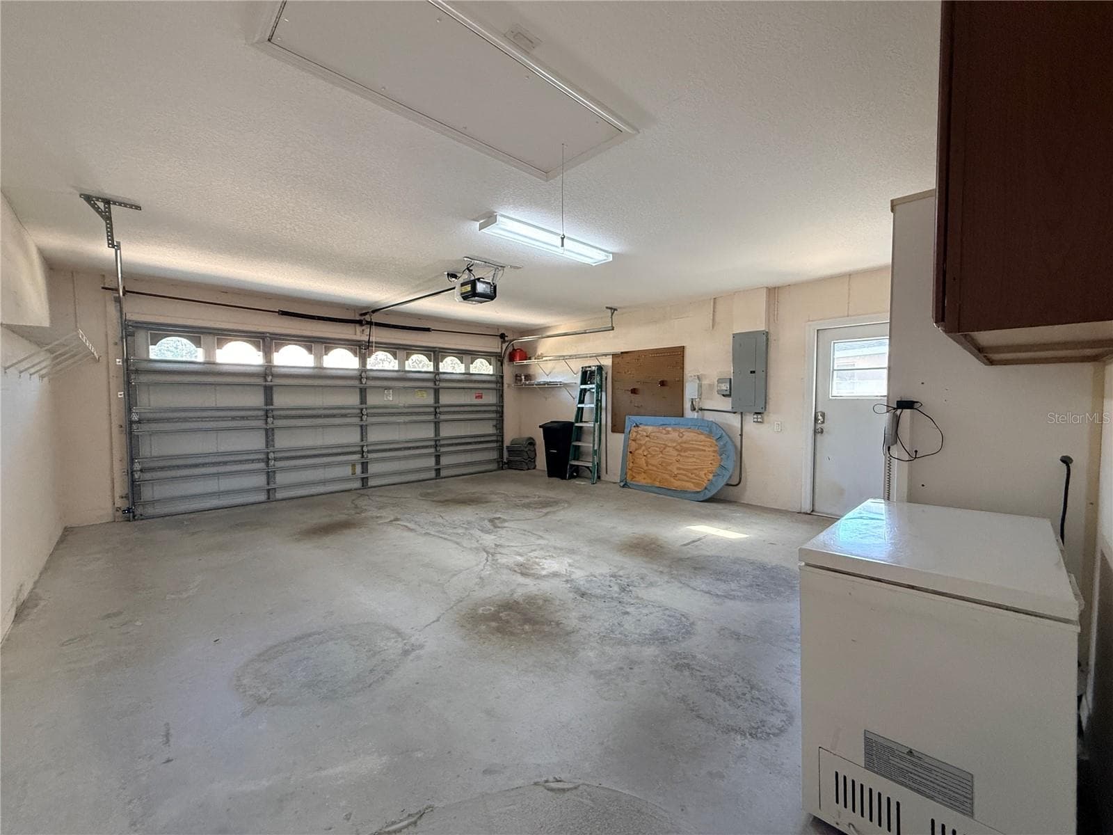 Garage - 5829 CARRIAGE DR, SARASOTA