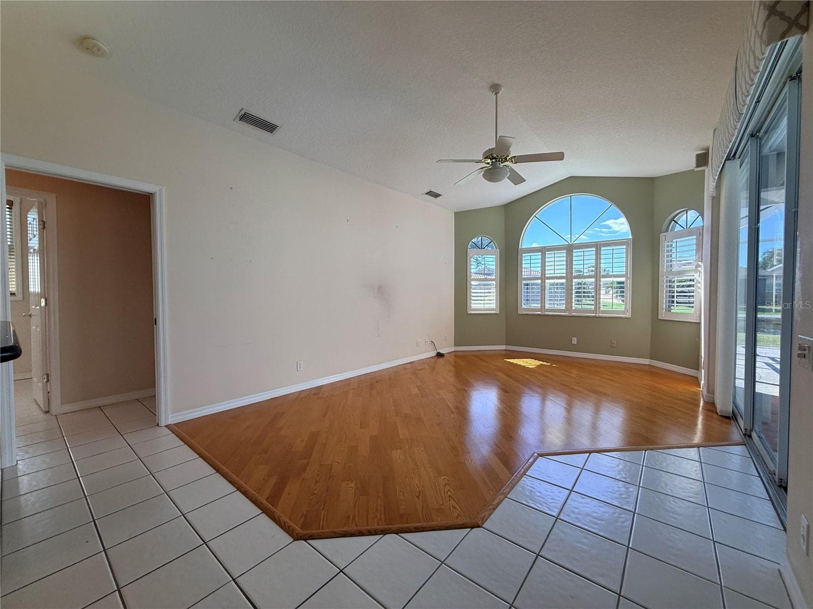 Formal living room/family room - 5829 CARRIAGE DR, SARASOTA