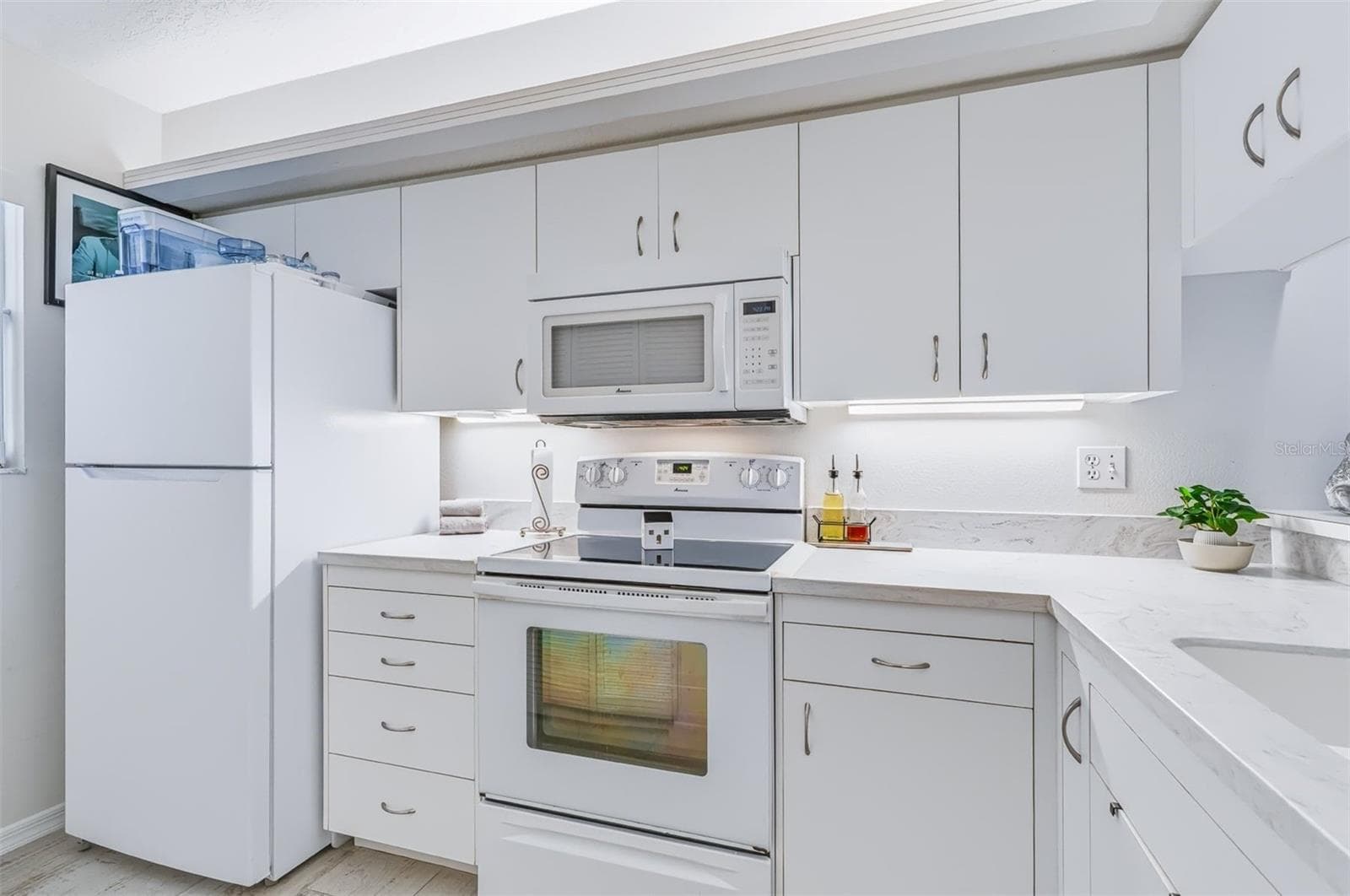 kitchen with white bright appliances - 406 BOUCHELLE DR #103, NEW SMYRNA BEACH