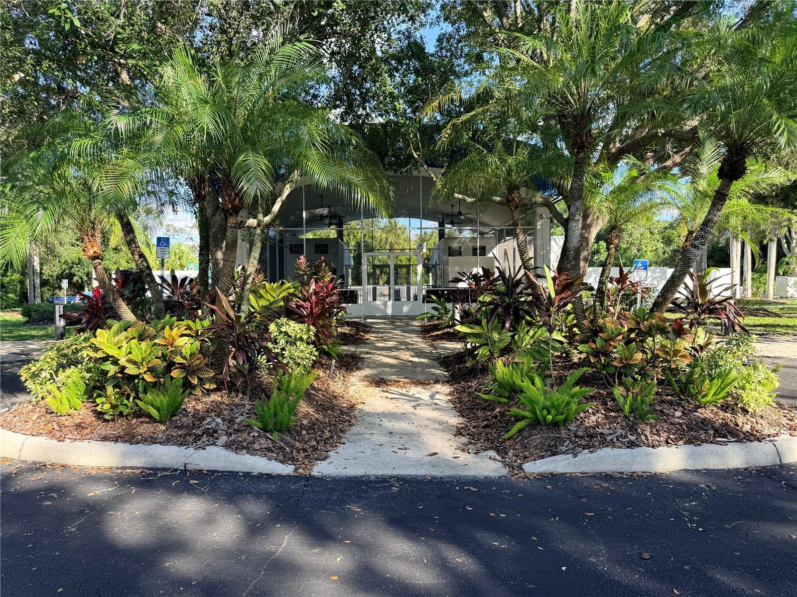 Community Cabana - 5829 CARRIAGE DR, SARASOTA