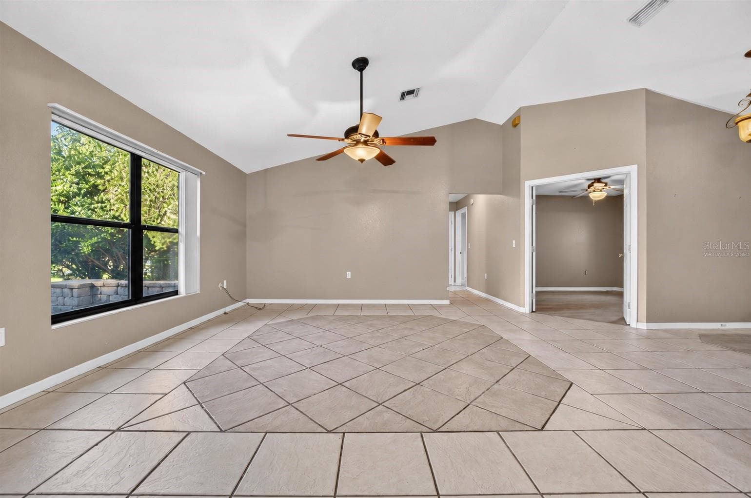 Virtually staged - 6150 NE 2ND PL, OCALA