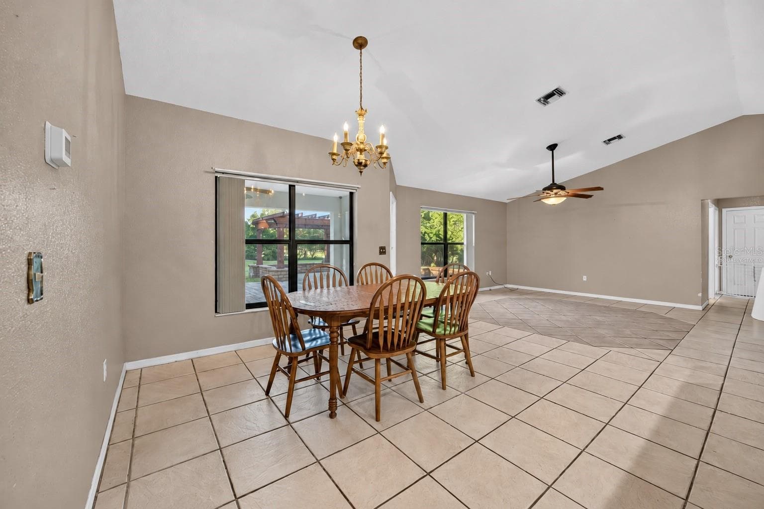Virtually staged - 6150 NE 2ND PL, OCALA