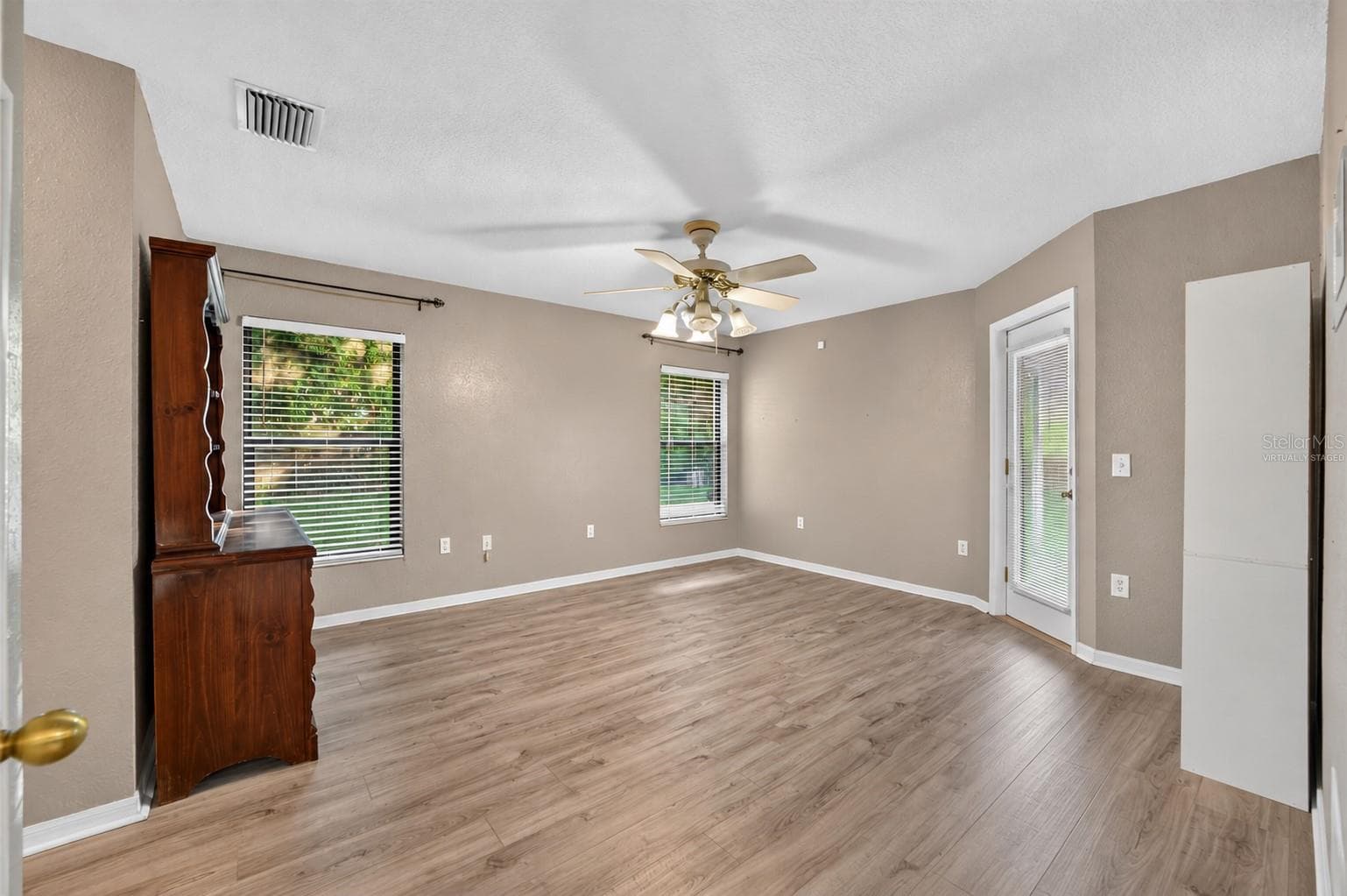 Virtually staged - 6150 NE 2ND PL, OCALA