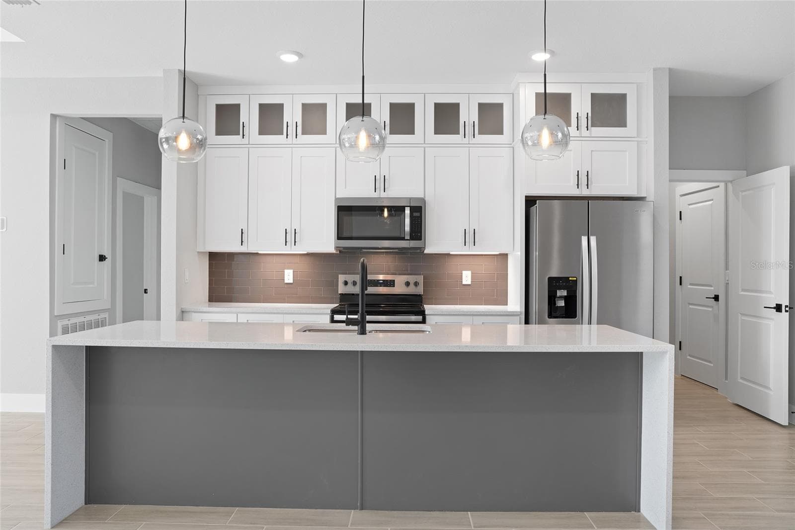 24399 SW KINGSWAY CIR