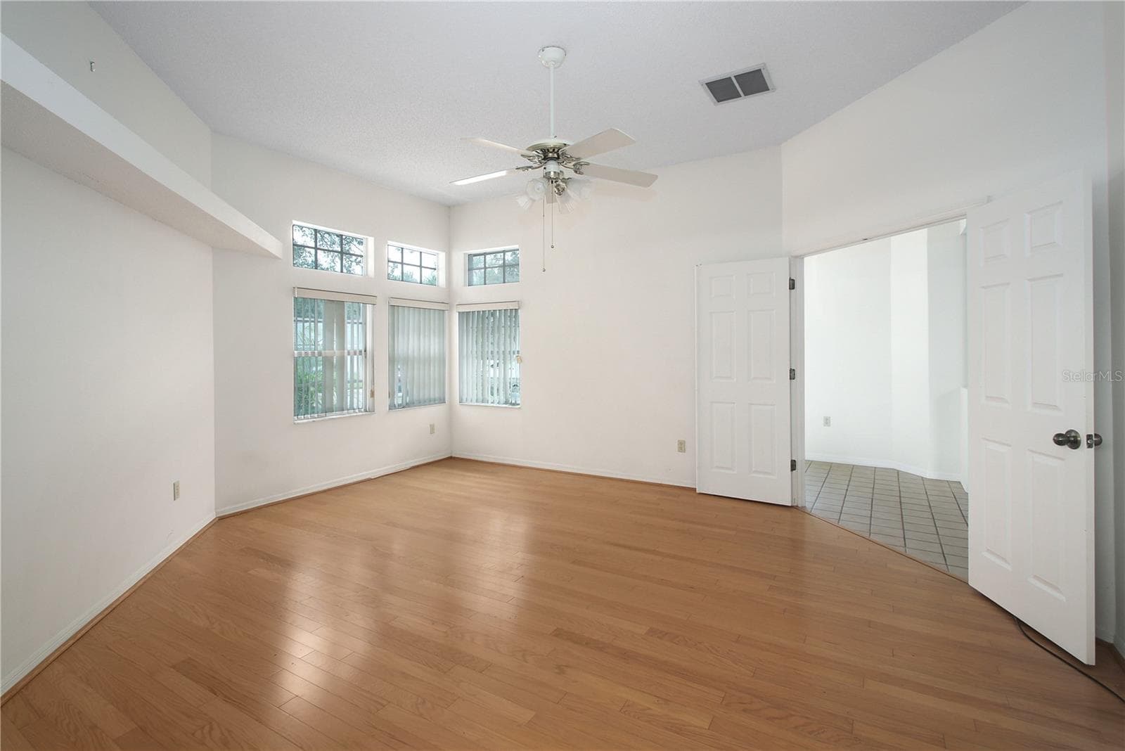 Single Family Residence at 3924 LAKE MIRAGE BLVD, ORLANDO, photo 6 of 36