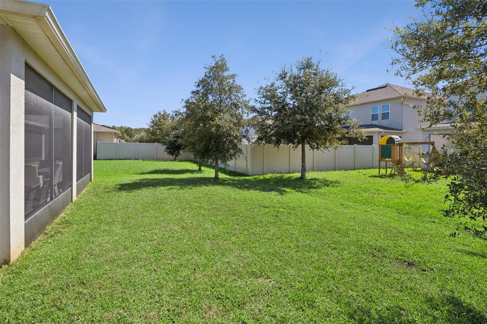 Lush Green Back Yard - 5309 AMERSHAM LN, ST CLOUD