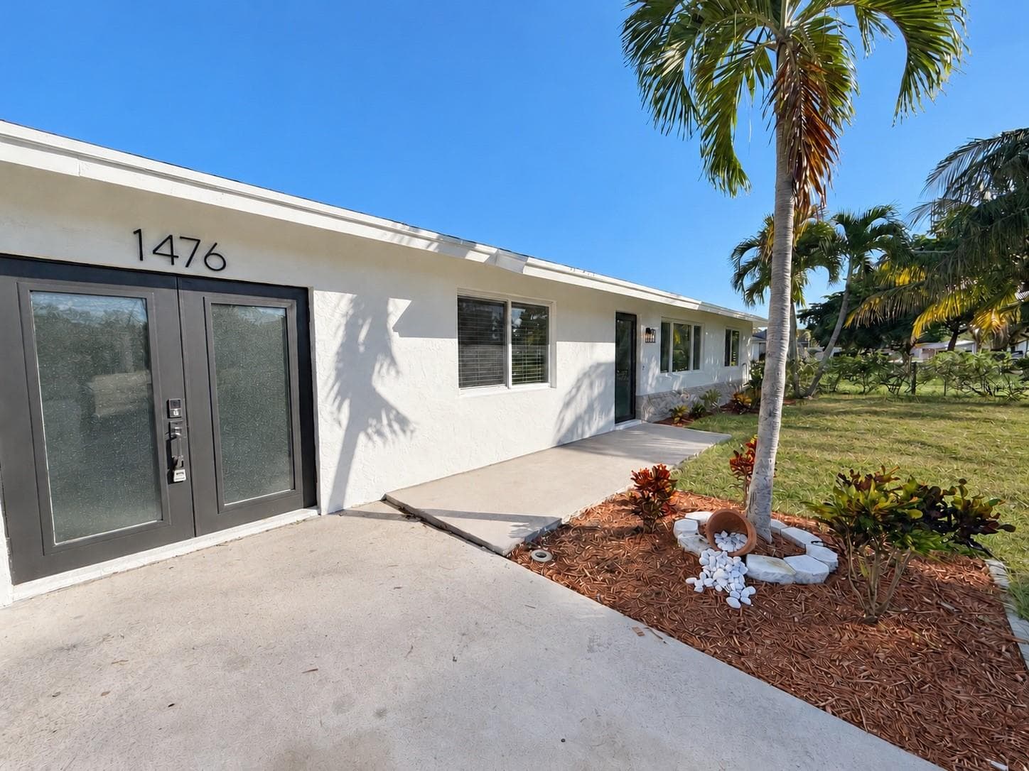 Single Family Residence at 1476 N MANGONIA DR, WEST PALM BEACH, photo 3 of 33