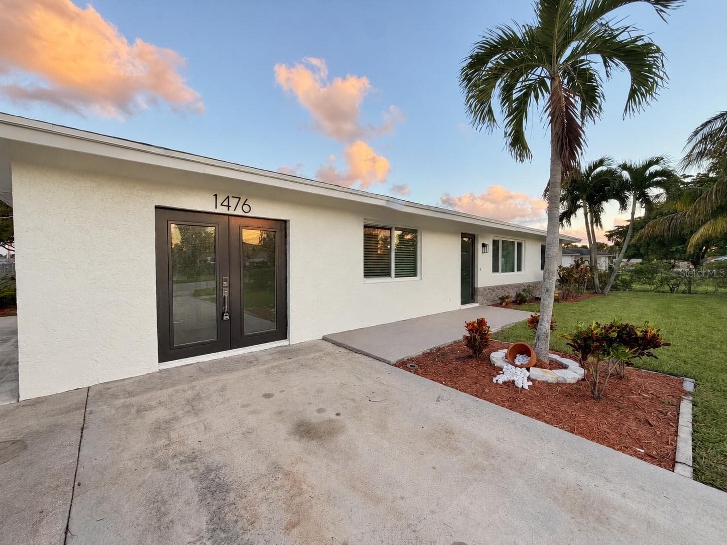 Single Family Residence at 1476 N MANGONIA DR, WEST PALM BEACH, photo 4 of 33