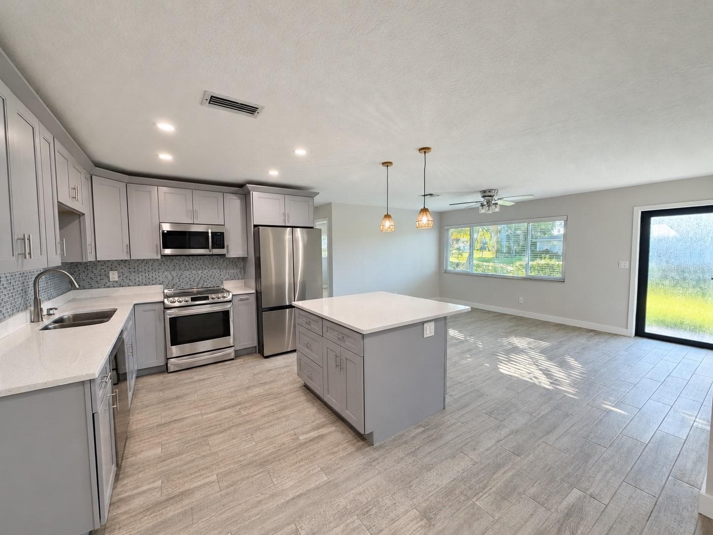 Single Family Residence at 1476 N MANGONIA DR, WEST PALM BEACH, photo 11 of 33