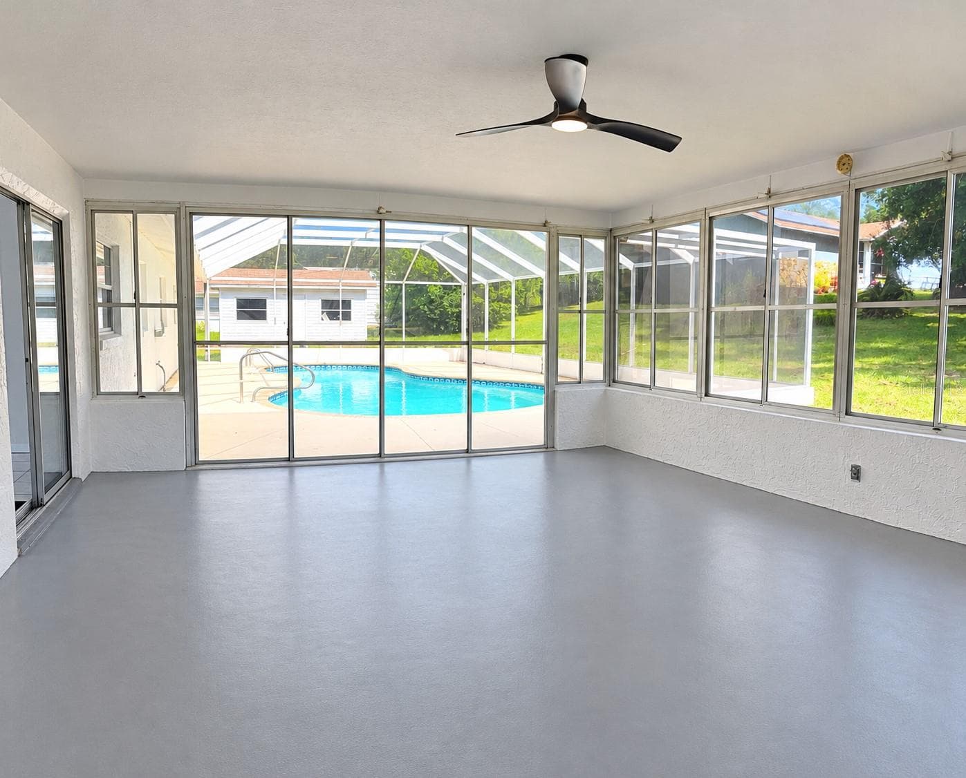 enclosed back porch - 235 S LEE ST, BEVERLY HILLS