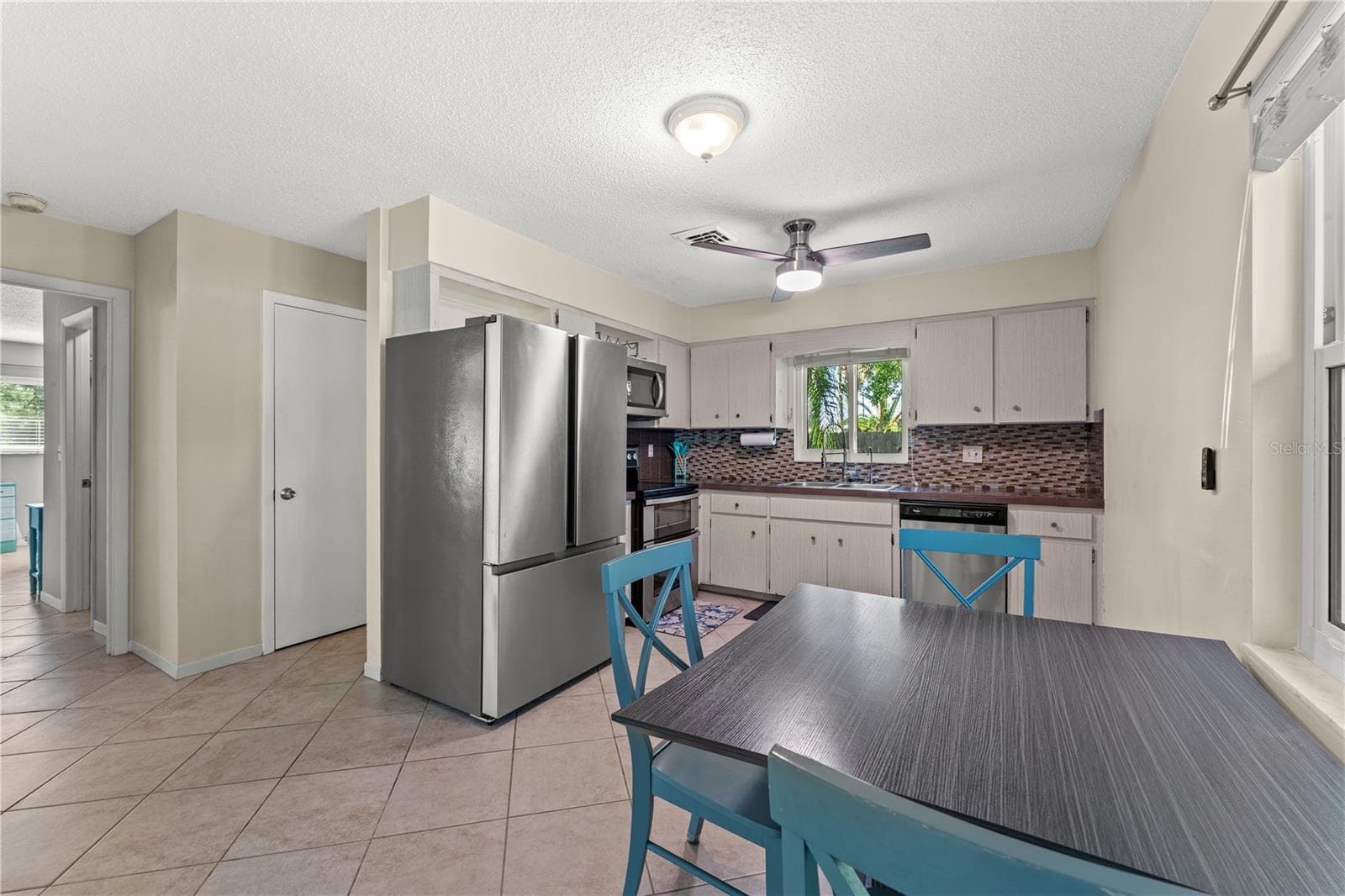 Single Family Residence at 424 CARMEL RD, VENICE, photo 18 of 35