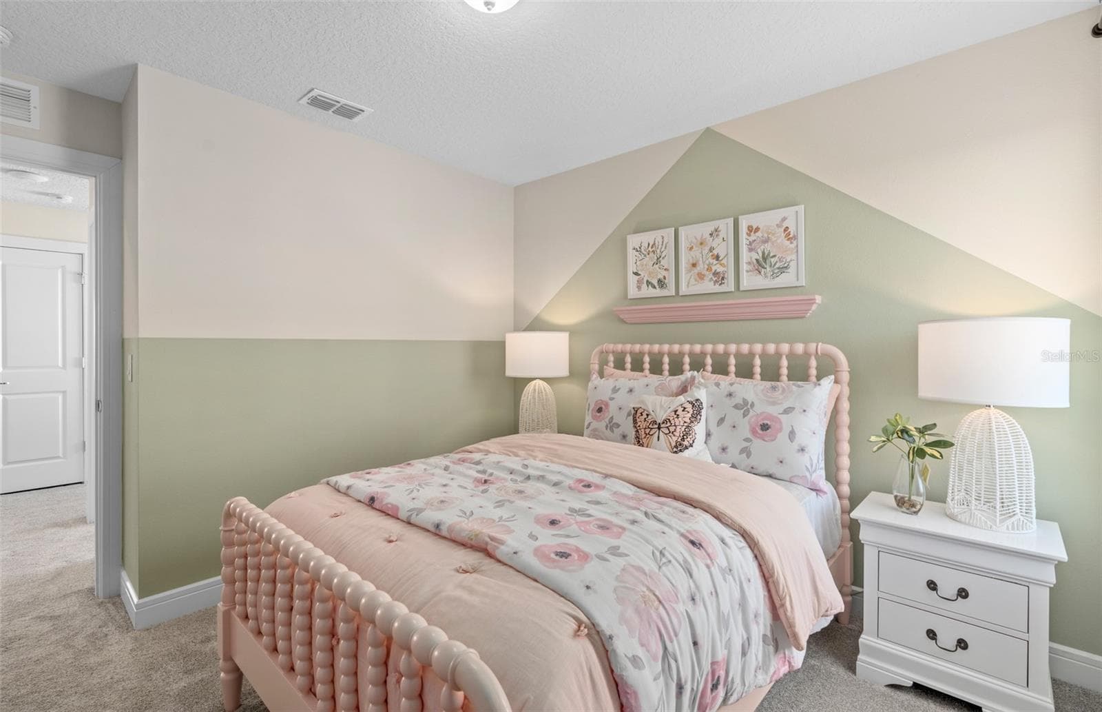 Model Home Design Only. Pictures and furnishings are for illustrative purposes only. Elevations, colors and options may vary. Furniture is for model home staging only. - 2628 CLEAR NIGHT AVENUE, KISSIMMEE