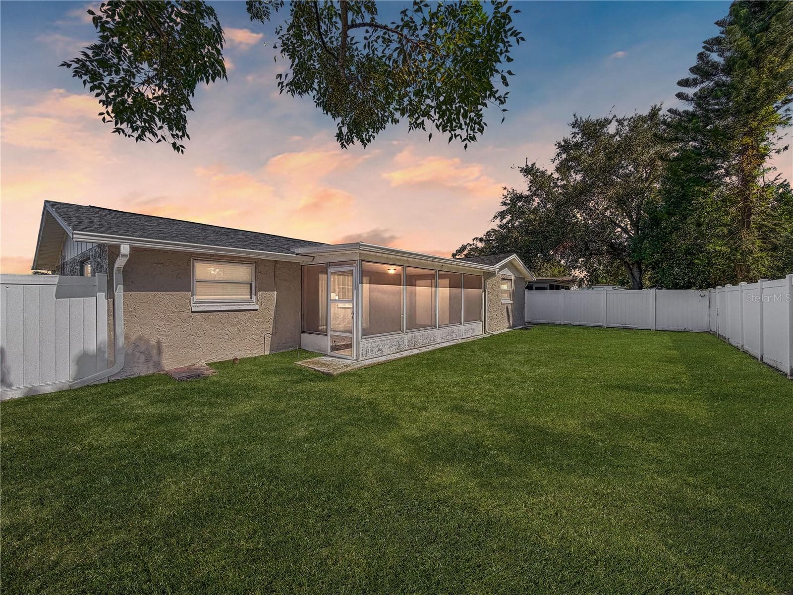Large private fenced in back yard - 7910 ILEX DR, PORT RICHEY