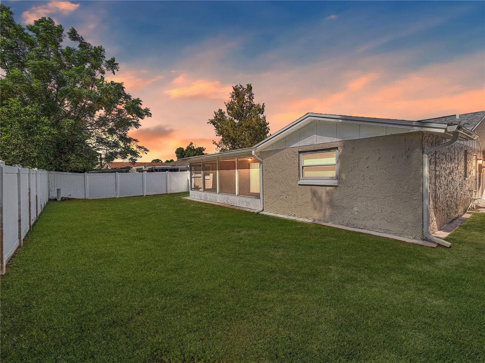 Large private fenced in back yard - 7910 ILEX DR, PORT RICHEY