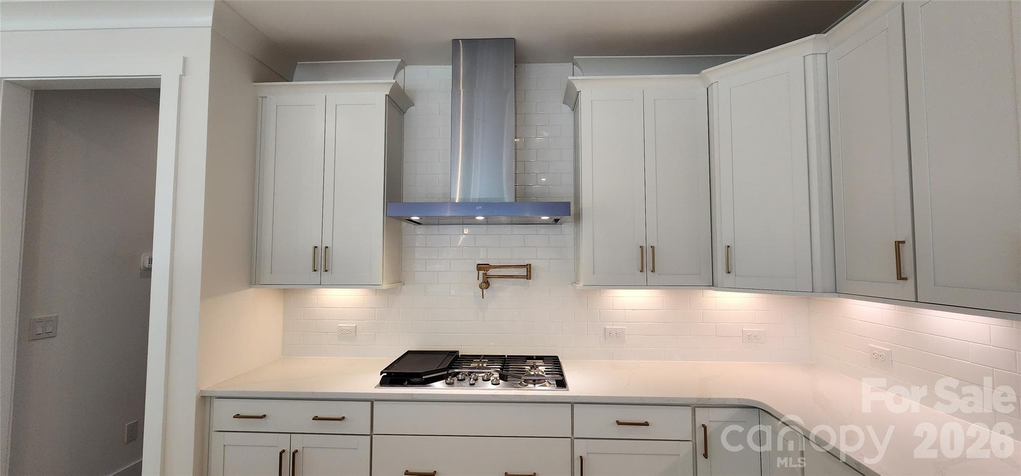 Gas cooktop - 577 Cottage Garden Lane, Belmont