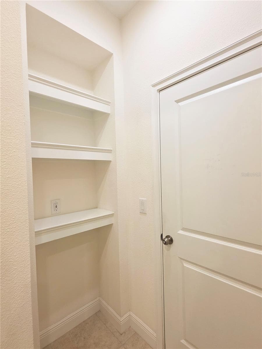 Townhouse at 14243 DAMSELFLY DR, TAMPA, photo 11 of 64