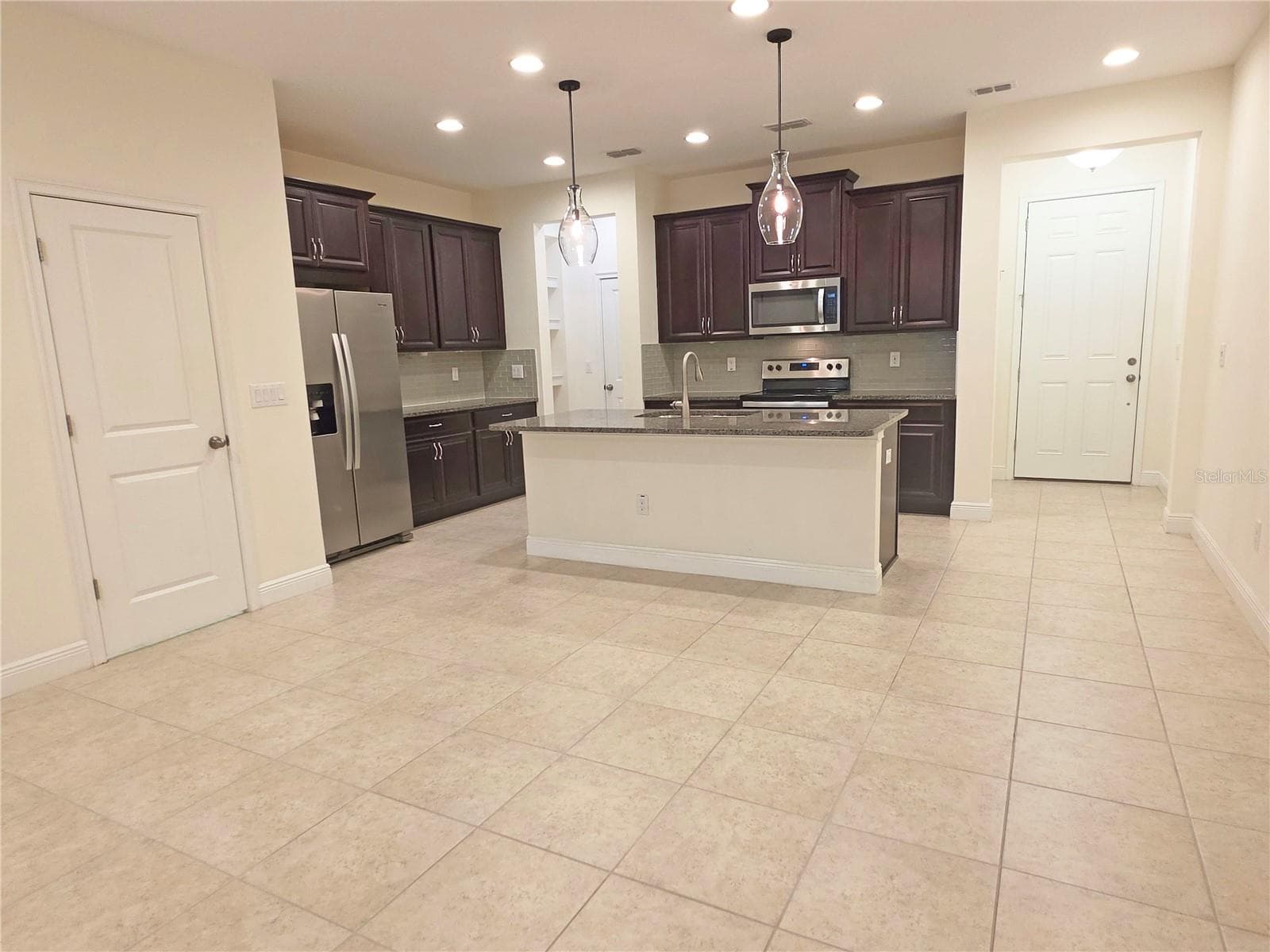 Townhouse at 14243 DAMSELFLY DR, TAMPA, photo 16 of 64