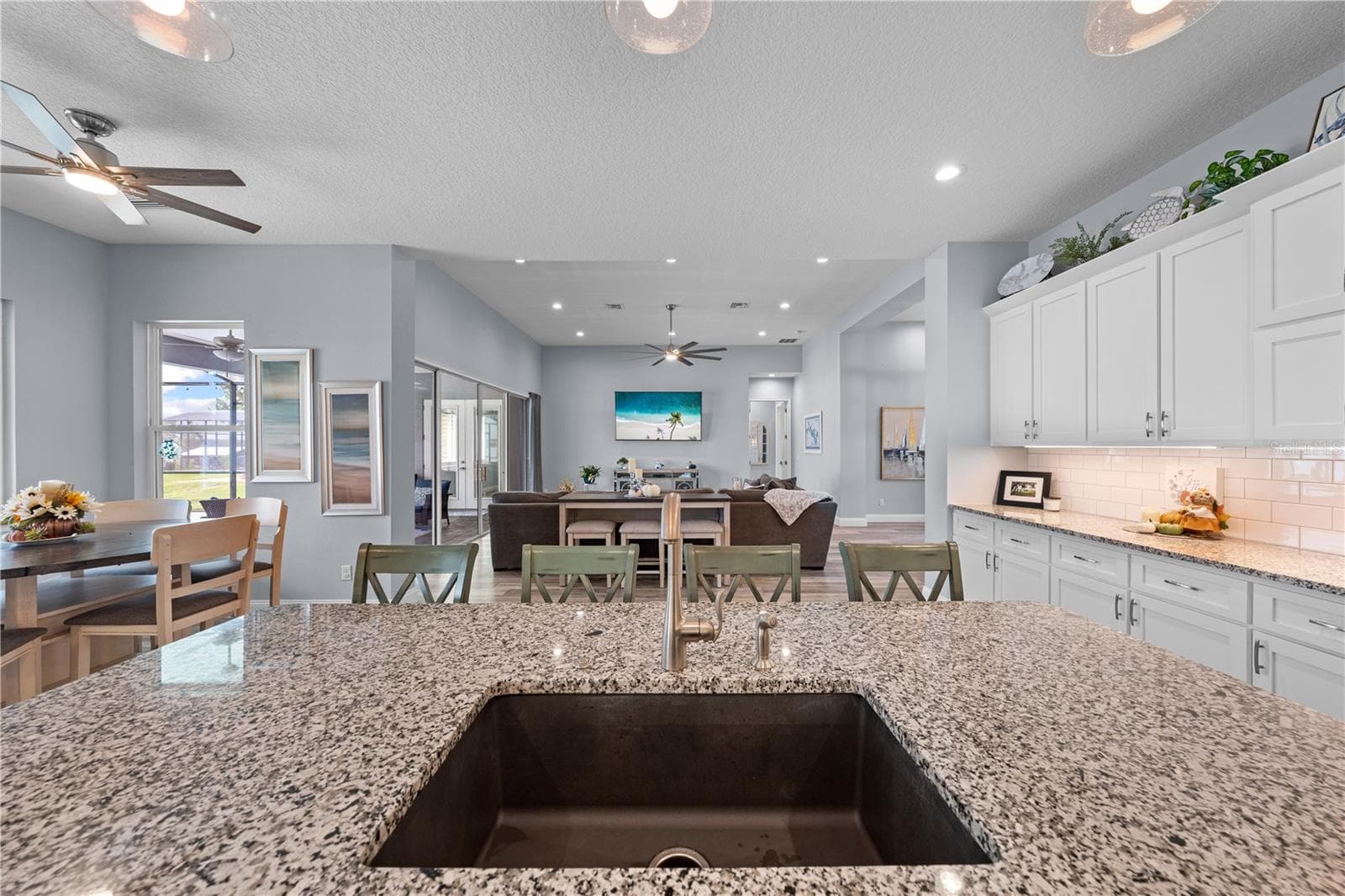 Island with deep wide sink - 590 EDEN DR, ST CLOUD