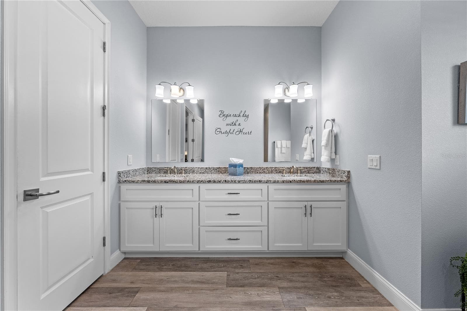 Primary bathroom granite countertop with double vanity - 590 EDEN DR, ST CLOUD