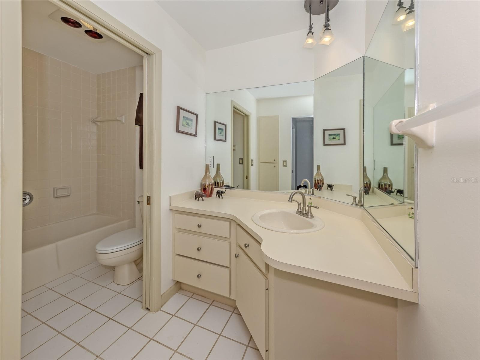 Primary Bathroom - 1612 VIKKI CT, VENICE
