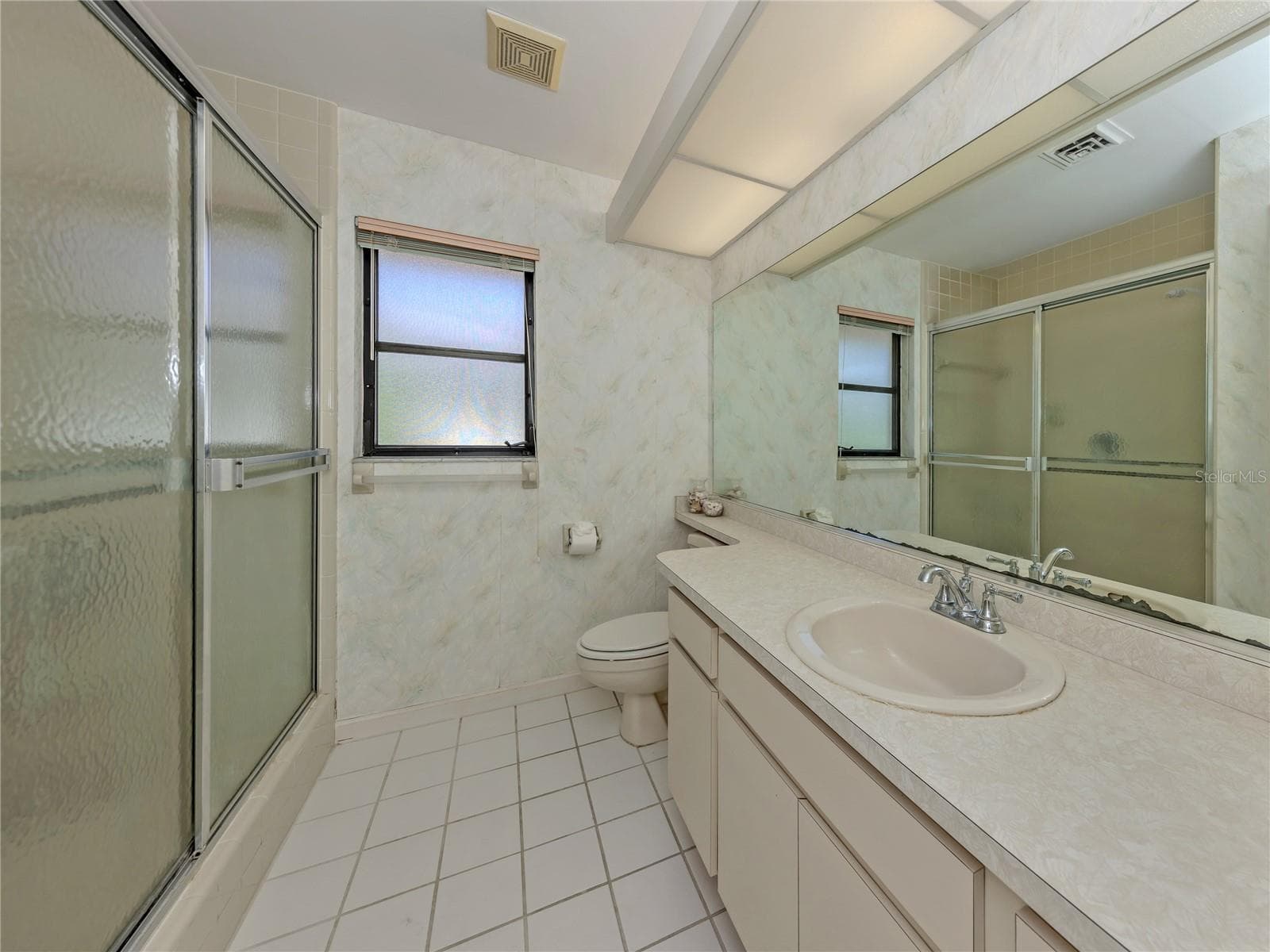 2nd bathroom - 1612 VIKKI CT, VENICE