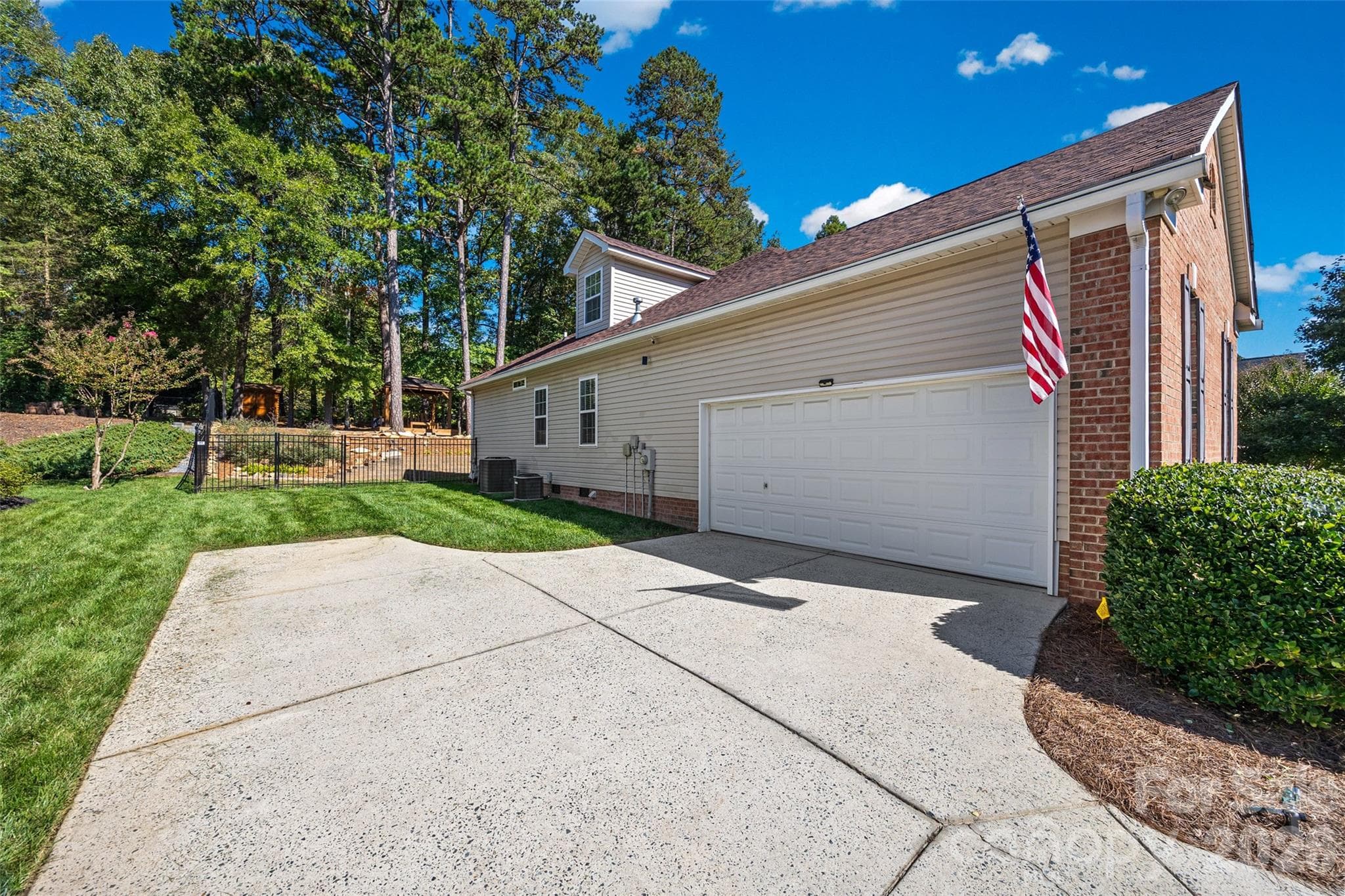Side Load 2 car garage - 1718 Sanridge Wind Lane, Charlotte