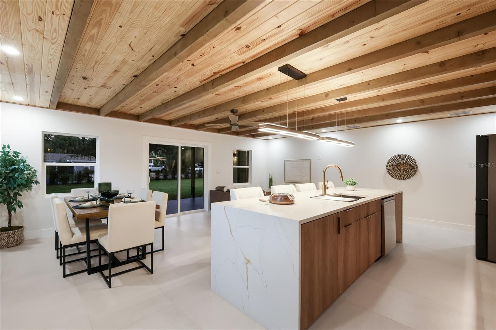 Single Family Residence at 780 INDIAN BEACH CIR, SARASOTA, photo 17 of 43