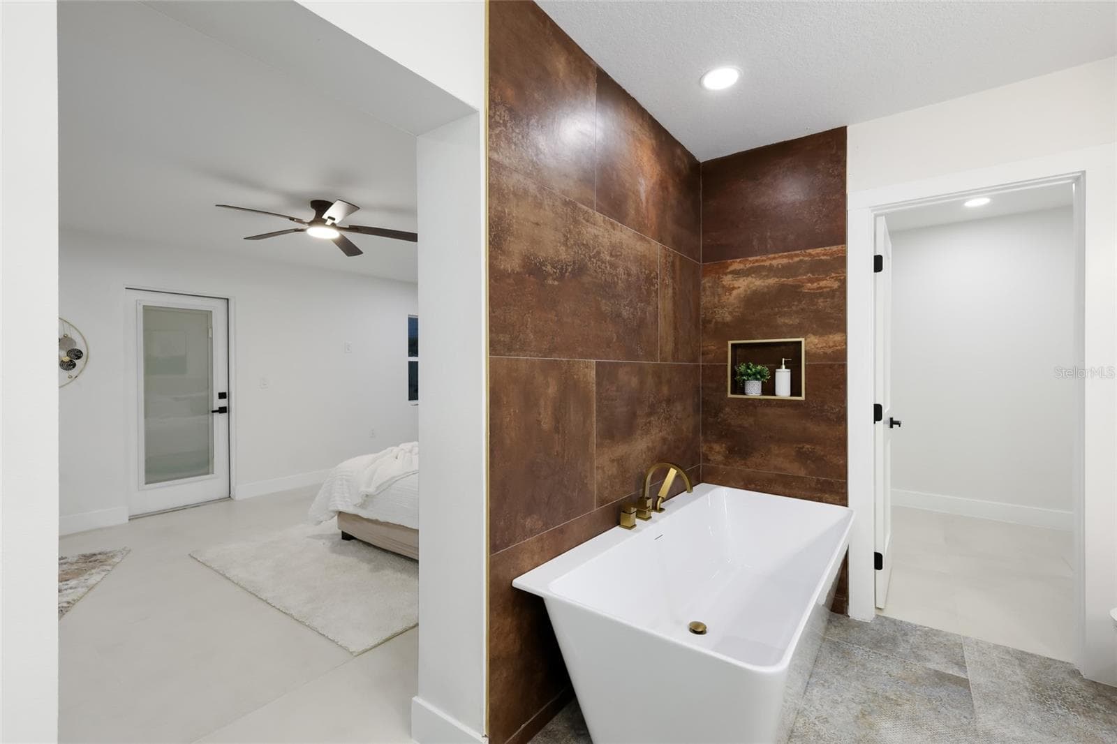 Single Family Residence at 780 INDIAN BEACH CIR, SARASOTA, photo 22 of 43
