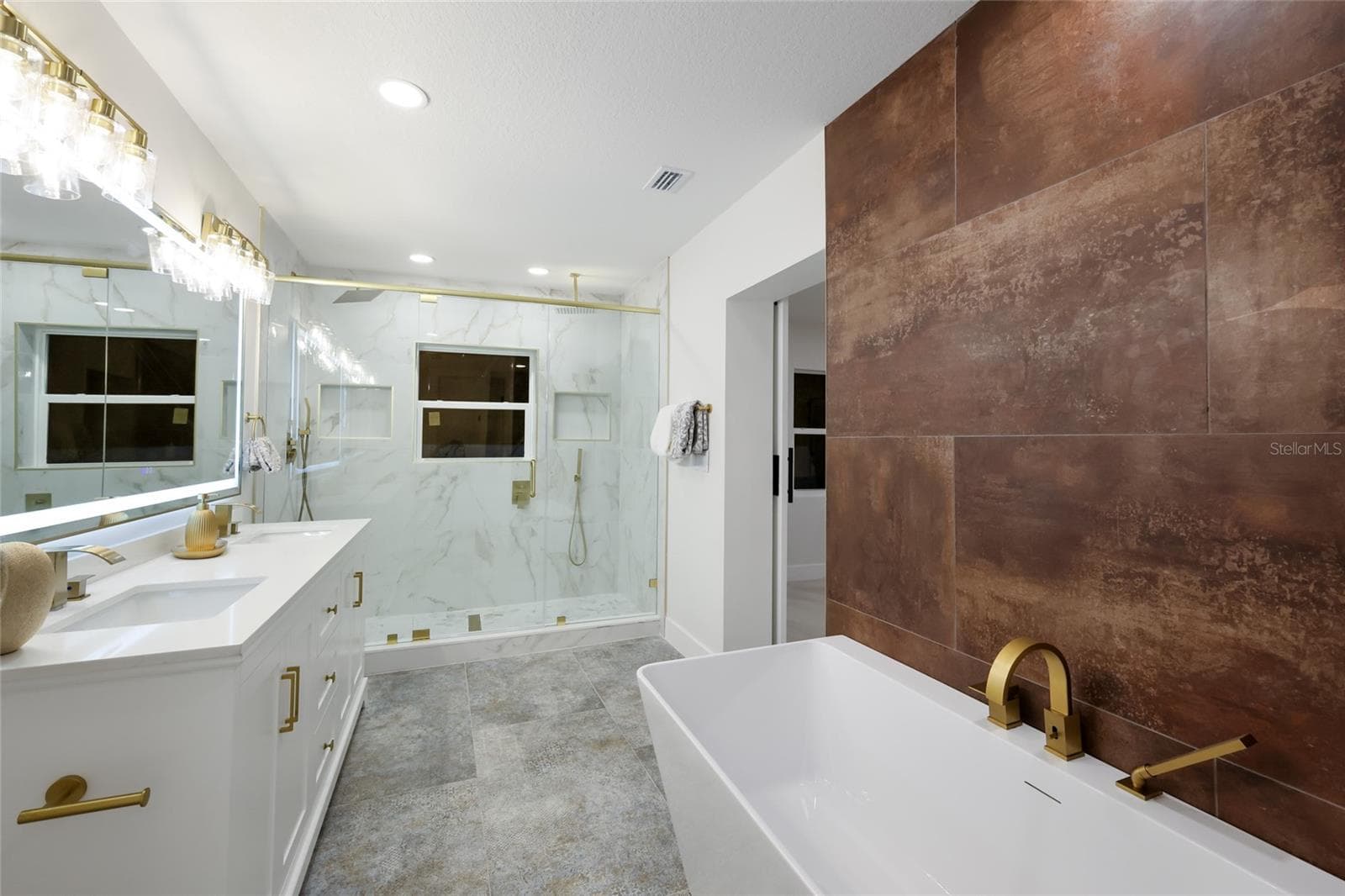Single Family Residence at 780 INDIAN BEACH CIR, SARASOTA, photo 23 of 43