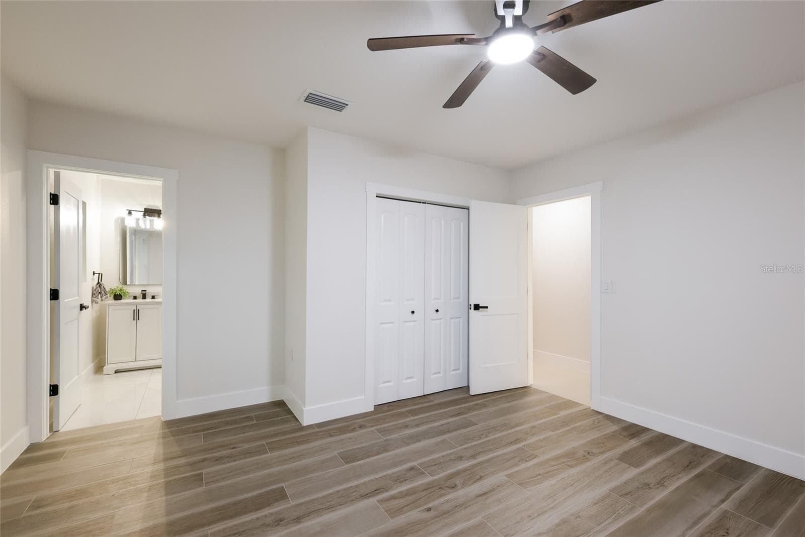 Single Family Residence at 780 INDIAN BEACH CIR, SARASOTA, photo 25 of 43