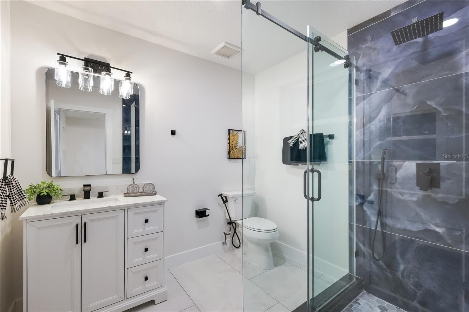 Single Family Residence at 780 INDIAN BEACH CIR, SARASOTA, photo 26 of 43