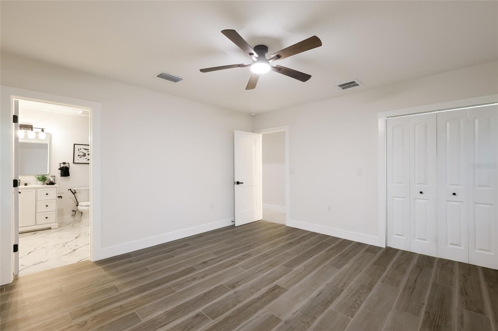 Single Family Residence at 780 INDIAN BEACH CIR, SARASOTA, photo 28 of 43