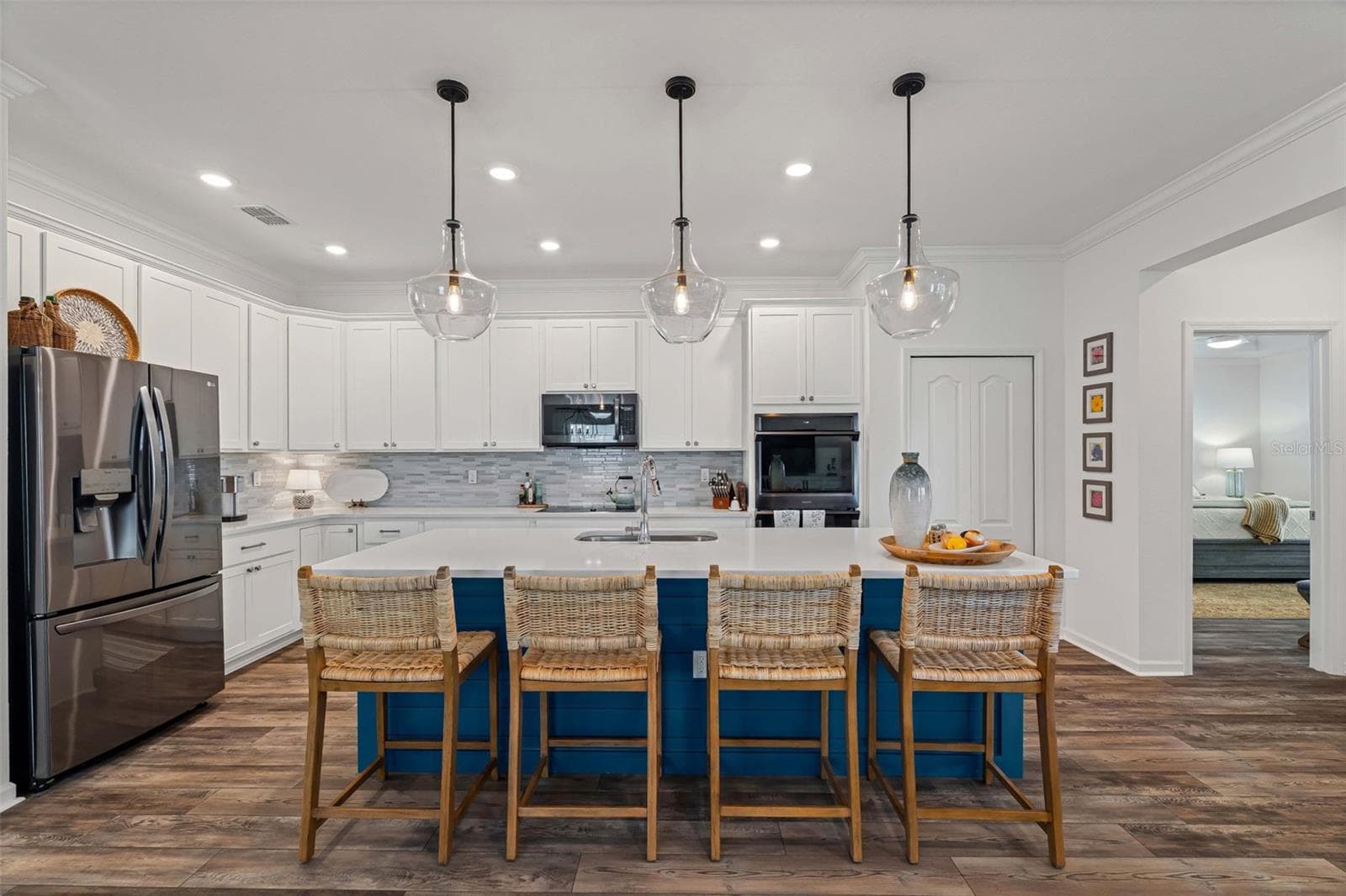 Gourmet kitchen with tiled backsplash, double ovens, quarts countertops, and glass cooktop - 627 OCEAN JASPER DR, ST AUGUSTINE