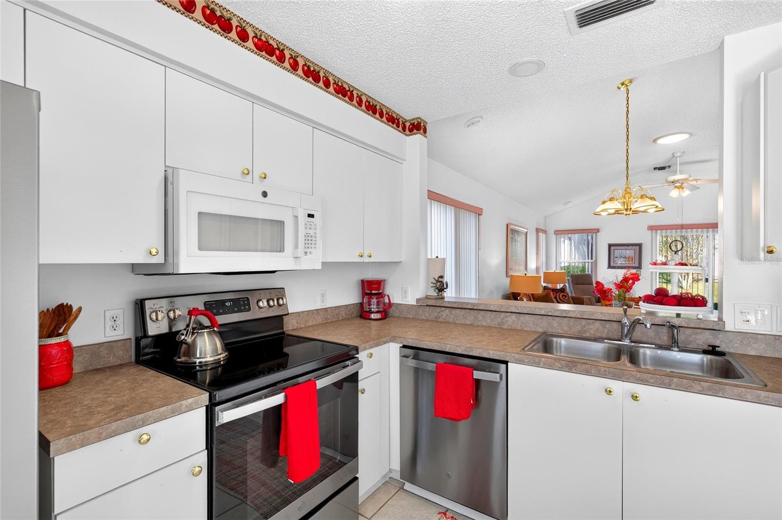 Single Family Residence at 529 ALCAZAR CT, LADY LAKE, photo 8 of 21