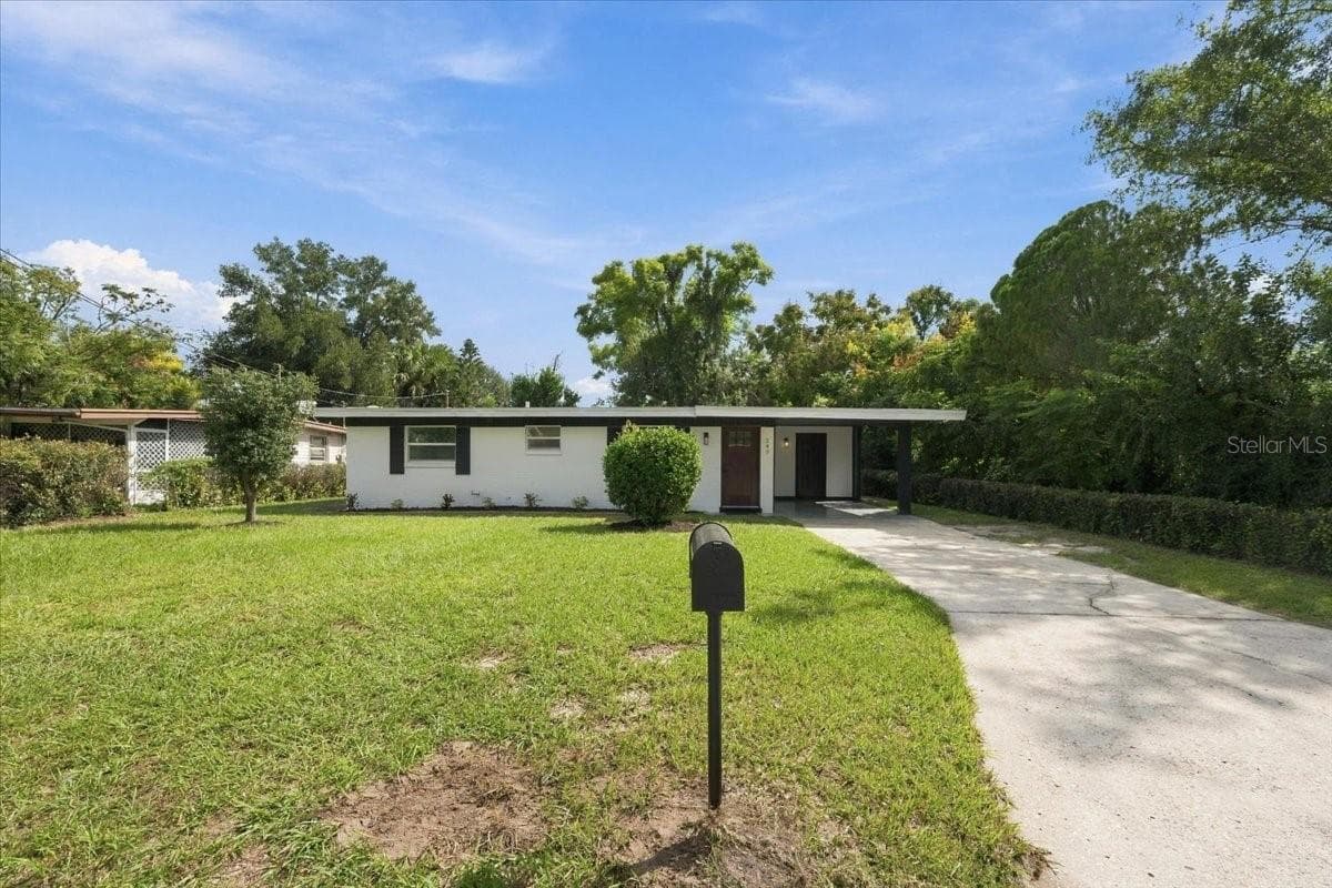 Single Family Residence at 240 WESTWOOD AVE, WINTER HAVEN, photo 5 of 64
