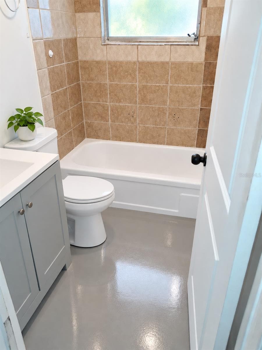 BATHROOM - 43 S BARBOUR ST, BEVERLY HILLS