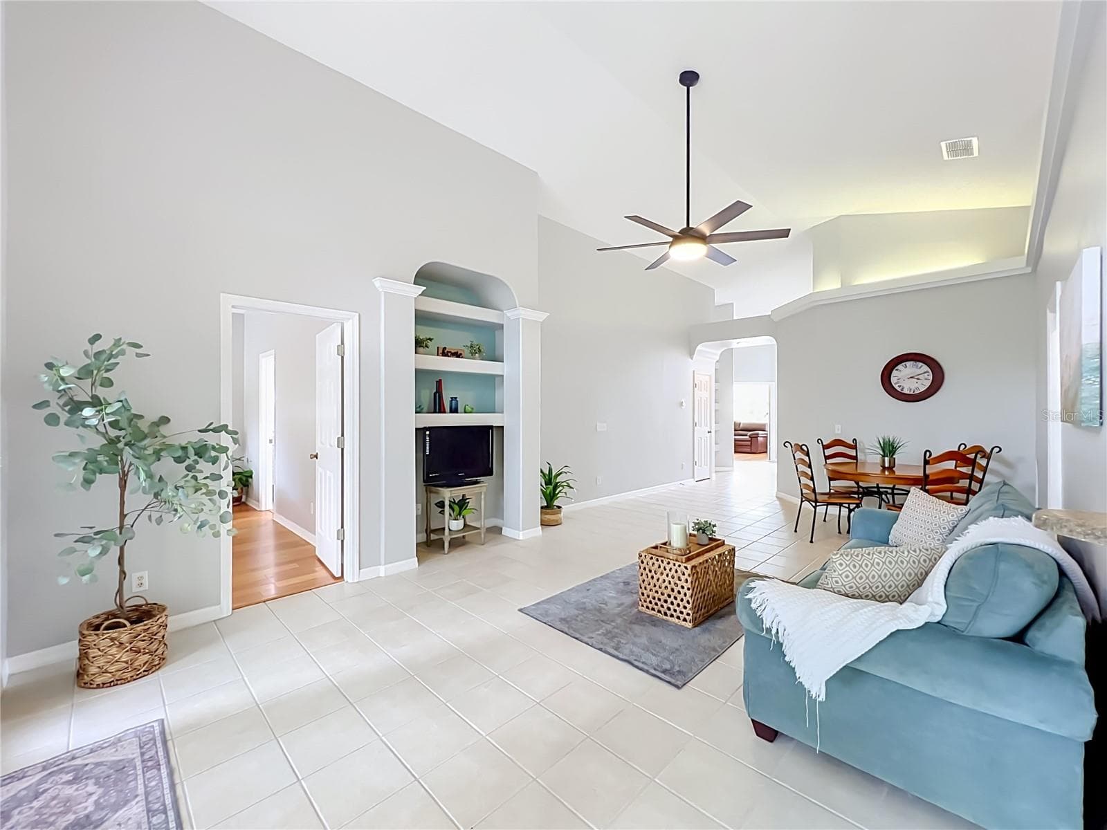 Single Family Residence at 1519 WOODSGLEN DR, WINTER SPRINGS, photo 8 of 49