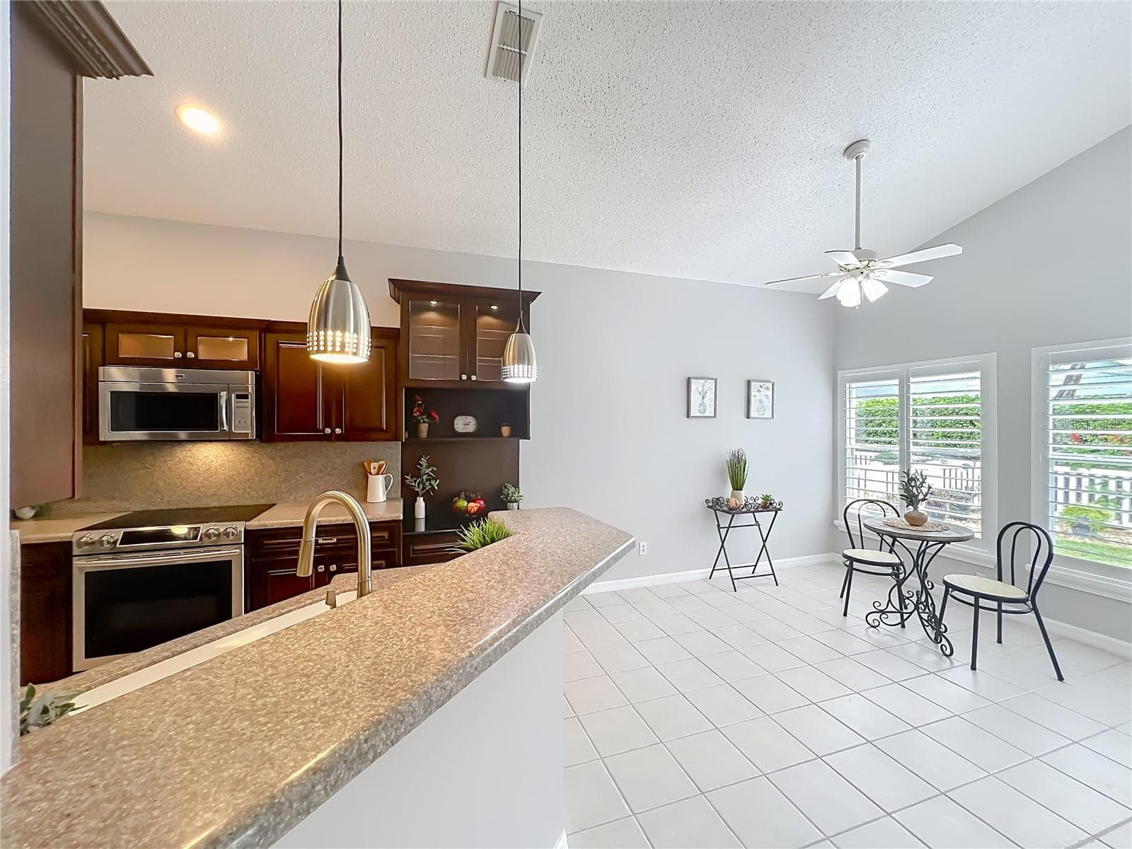 Single Family Residence at 1519 WOODSGLEN DR, WINTER SPRINGS, photo 10 of 49