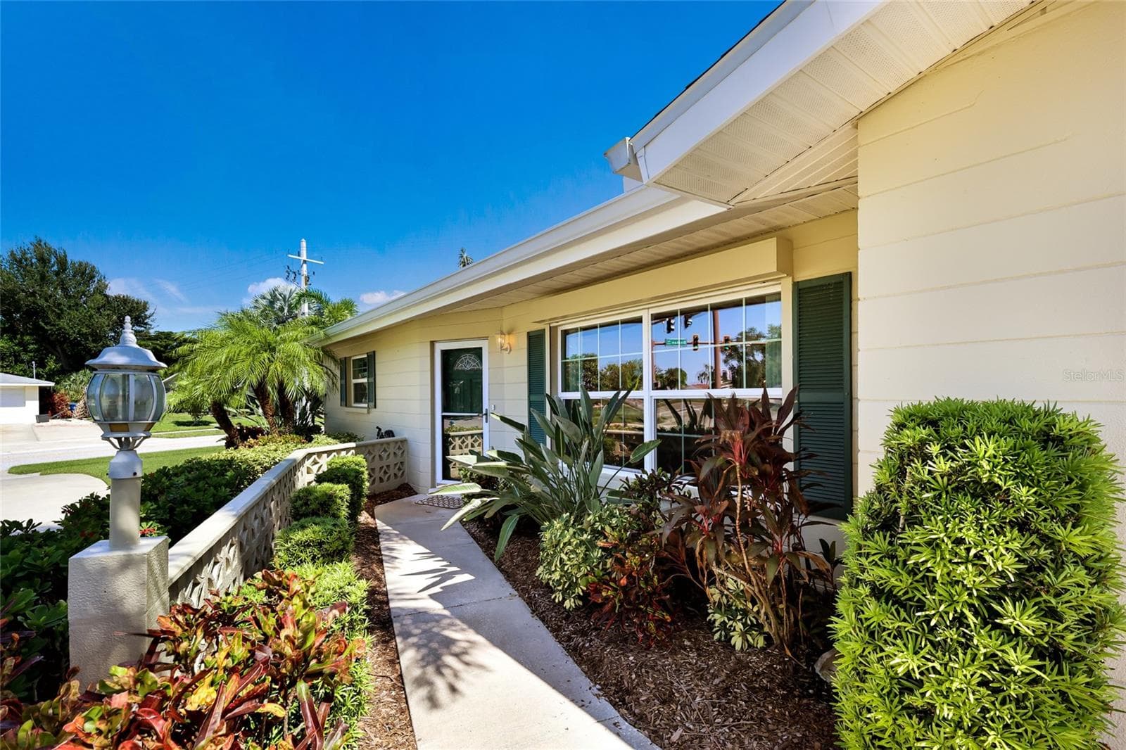 Single Family Residence at GULF GATE, SARASOTA, photo 5 of 41