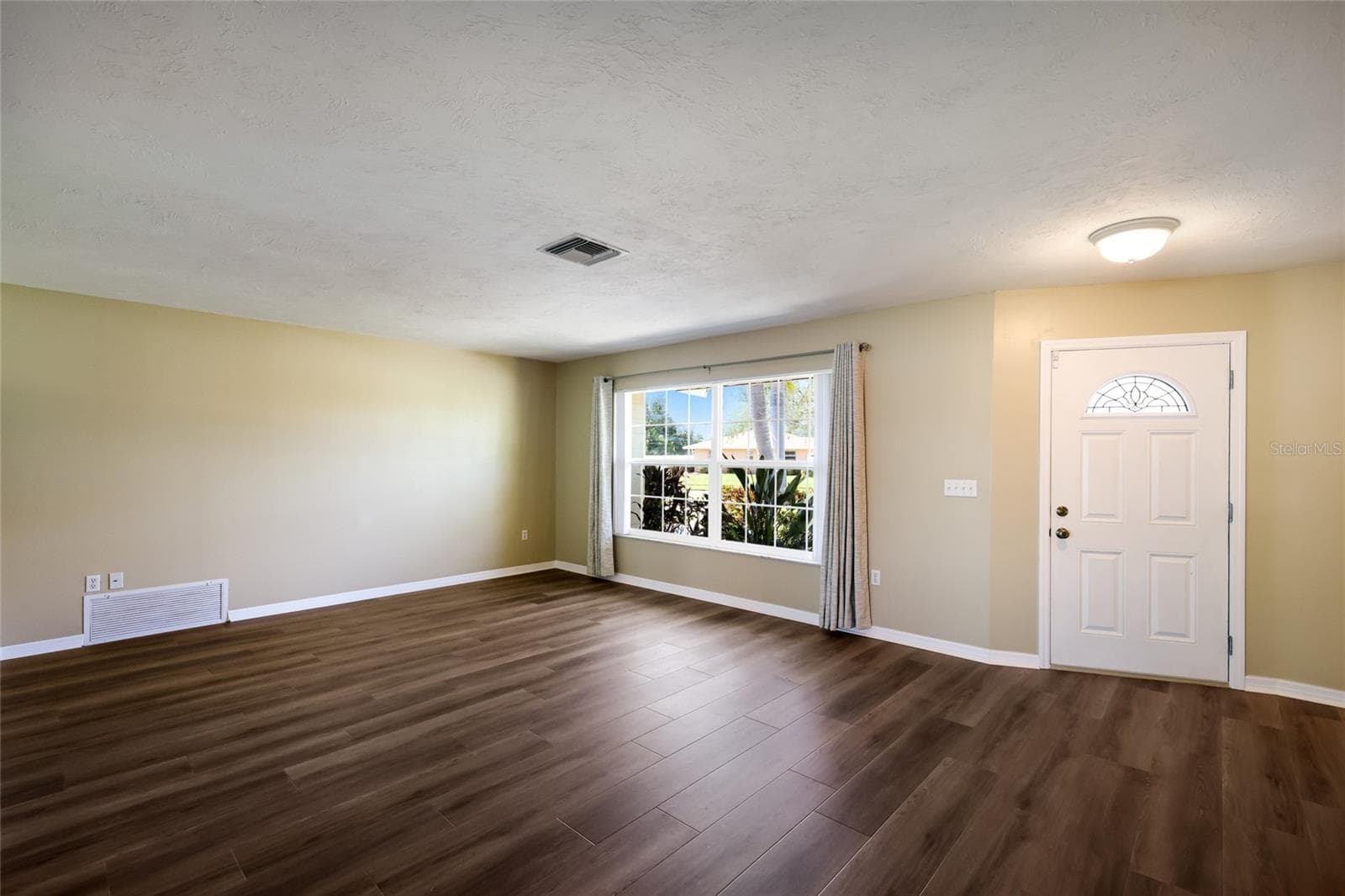 Single Family Residence at GULF GATE, SARASOTA, photo 6 of 41