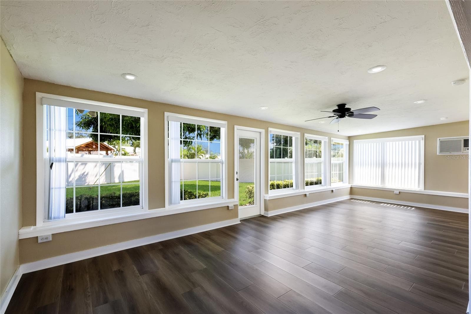 Single Family Residence at GULF GATE, SARASOTA, photo 10 of 41