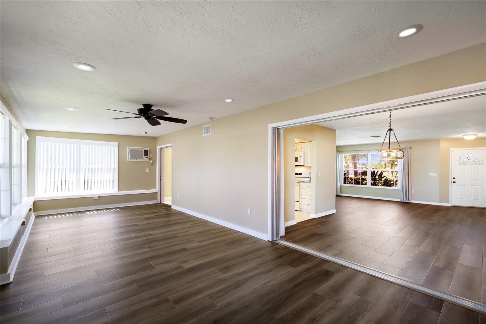 Single Family Residence at GULF GATE, SARASOTA, photo 12 of 41
