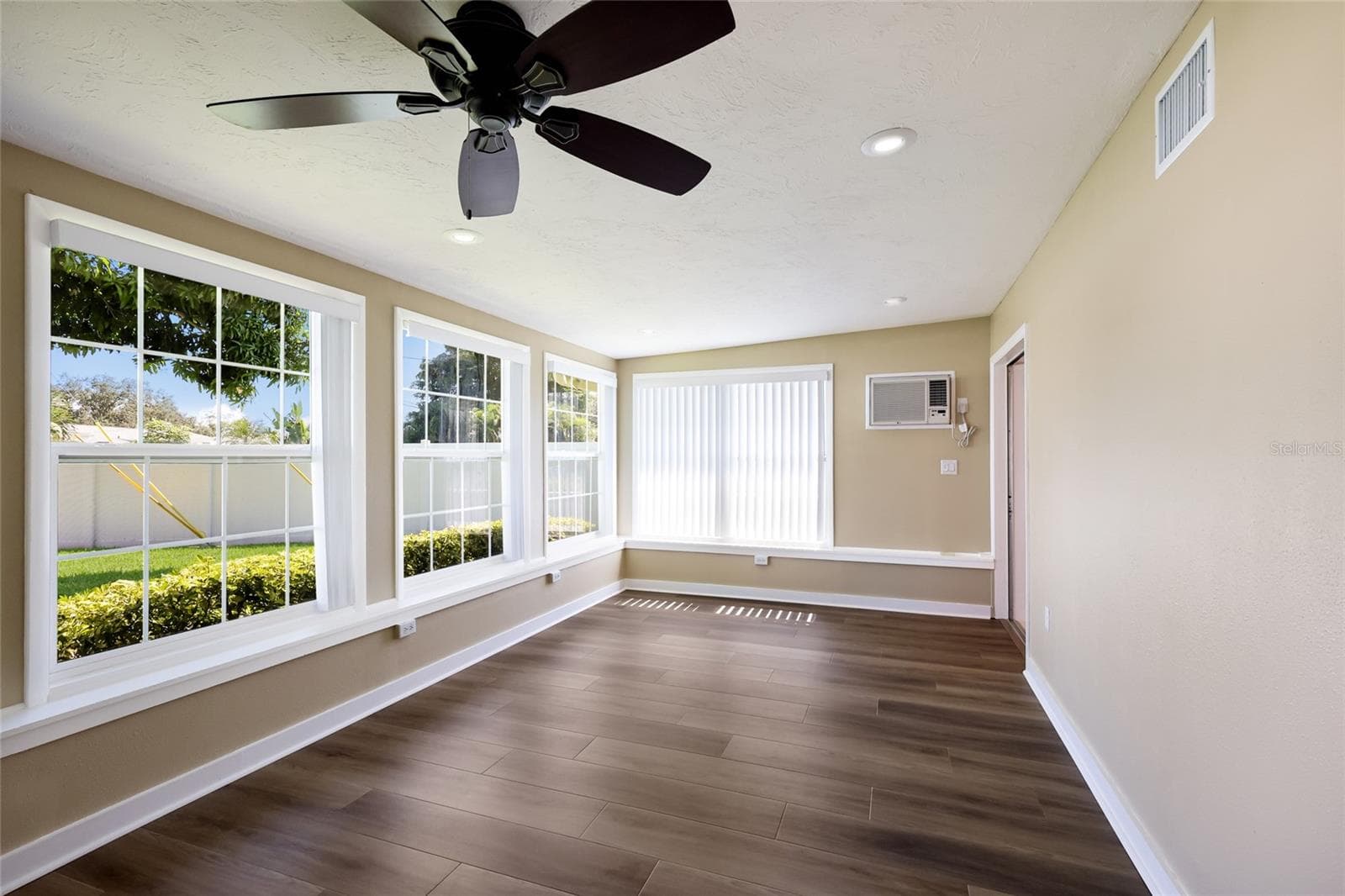 Single Family Residence at GULF GATE, SARASOTA, photo 13 of 41