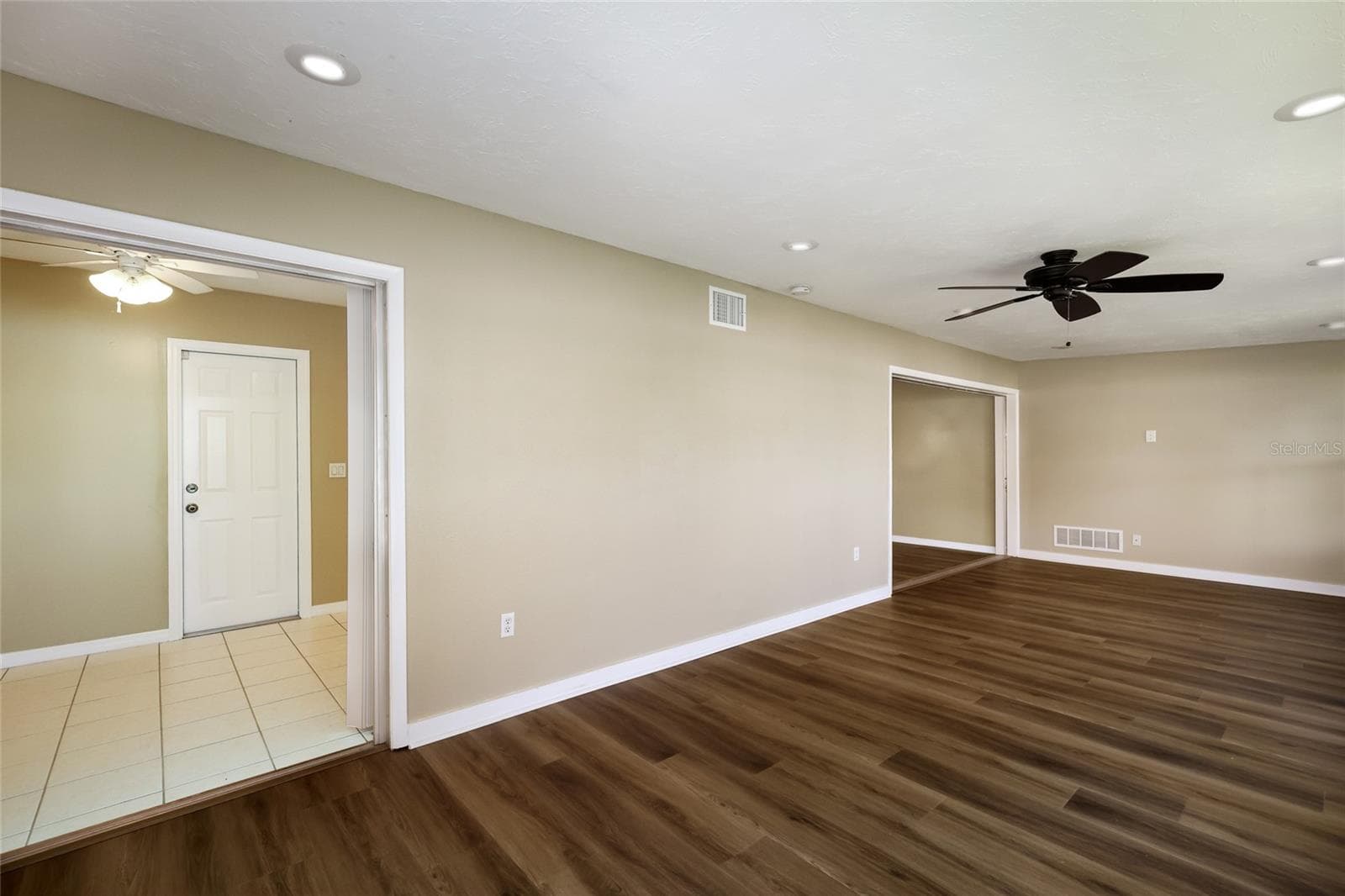 Single Family Residence at GULF GATE, SARASOTA, photo 14 of 41