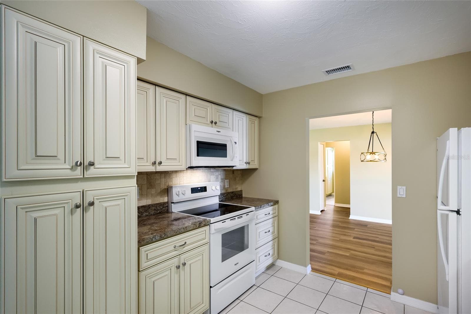 Single Family Residence at GULF GATE, SARASOTA, photo 16 of 41